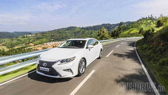 The ES300h makes smart use of Lexus' extroverted design language. The car looks handsome and dynamic but without going over the top