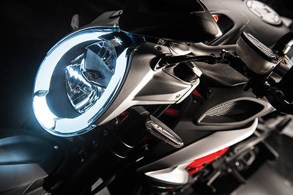 The new headlight on the Brutale 800 retains the elongated oval design but the daytime running lamps look smart and it is almost easy to miss the little illuminated MV logo right on the top