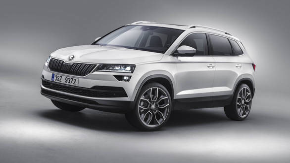 The Skoda Karoq measures 4,382mm in length, 1,841mm in width and 1,605mm in height. This makes it 104mm smaller, 258mm narrower and 52mm shorter than the upcoming Volkswagen Tiguan SUV