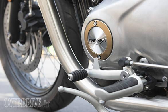 Triumph Bonneville Bobber detail - badge