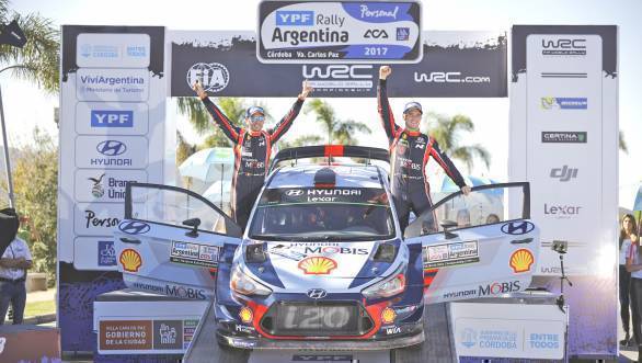 Thierry Neuville and Nicolous Gilsoul celebrate their victory at the 2017 Rally of Argentina