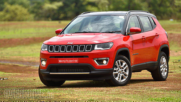 The Jeep Compass is especially handsome from the front profile. It looks larger than it actually is thanks to the 7-slat grille and the large bumper
