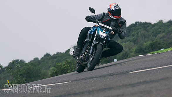 TVS Apache RTR 200 vs Yamaha FZ 250 (12)