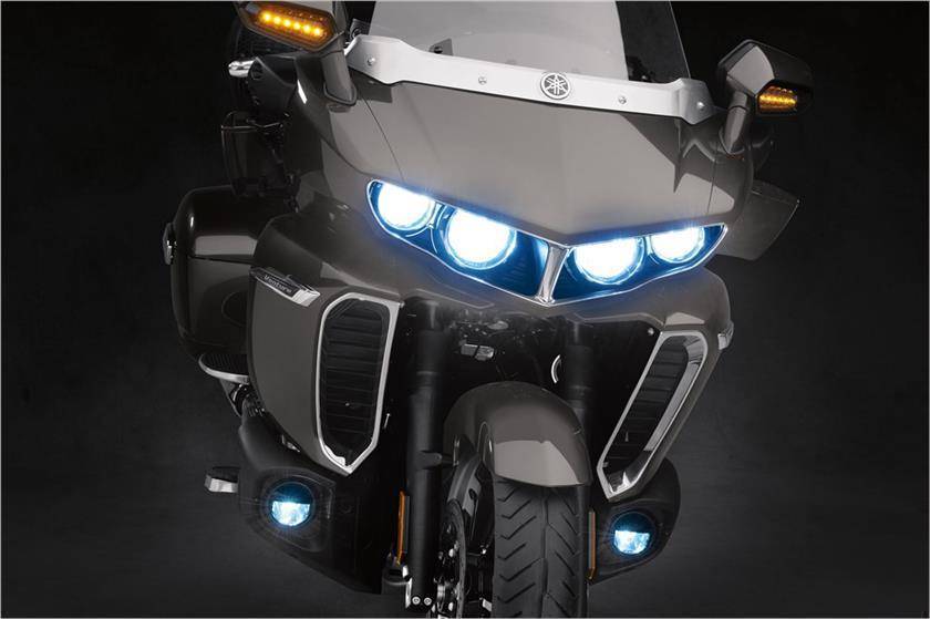  The 2018 Yamaha Star Venture comes with all-LED quad headlights, brake lights and turn indicators