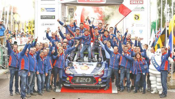 The Hyundai team celebrates victory at Rally Poland with Thierry Neuville and Nicolas Gilsoul and the Hyundai i20 R5