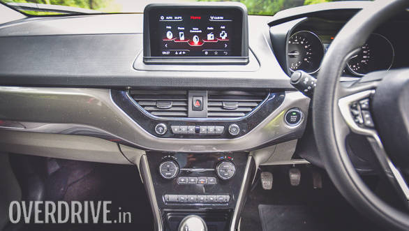 This new 6.5-inch floating touchscreen is the centre-piece of the Nexon's cabin. It is compatible with Android Auto as of now, however, Apple CarPlay will be added at a later stage. The screen is vivid and doesn't have lag. A good sign then!