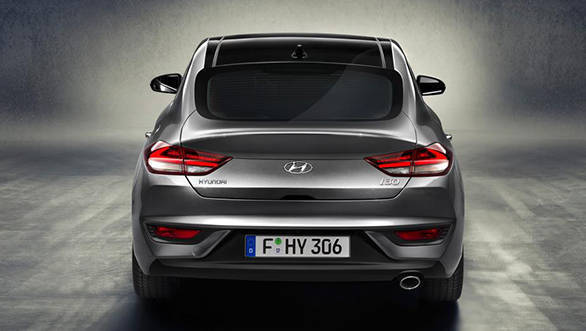 You won' be wrong in thinking that the rear end of the i30 hatchback looks similar to a BMW 6-series coupe's boot