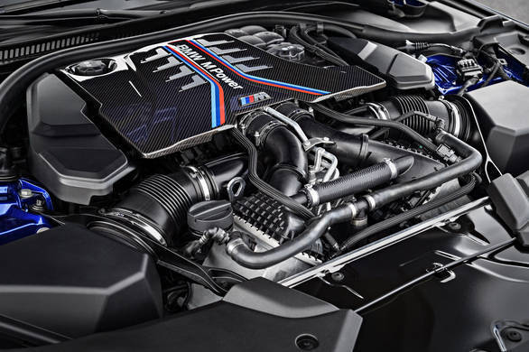4.4-litre V8 engine with TwinPower Turbo engine produces 48 more PS than its predecessor