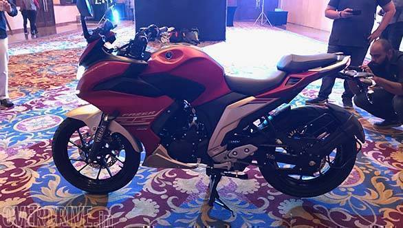 The silhouette of the motorcycle reminds one of the earlier Fazer. However, this one is fully faired unlike the semi-faired unit of the 150cc