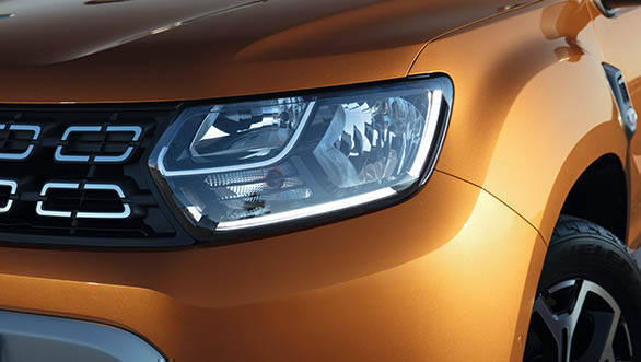 2018 Renault Dacia Duster Detail headlight and DRL