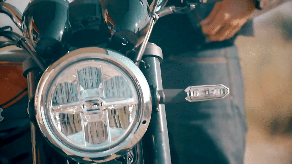 Kawasaki Z900RS headlight detail