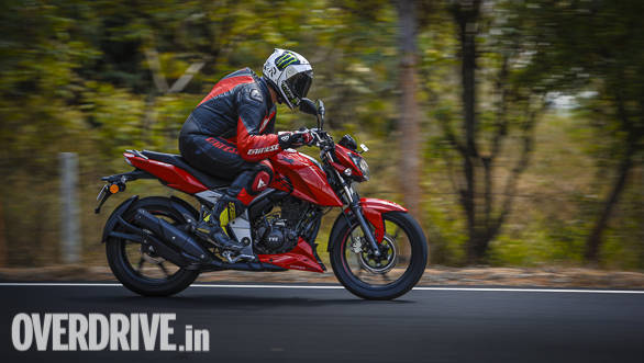 18 Tvs Apache Rtr 160 4v First Ride Review Overdrive