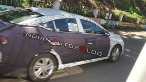 2019 Hyundai Elantra facelift spotted testing in India