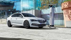 2019 Skoda Superb facelift unveiled internationally, gets plug-in hybrid