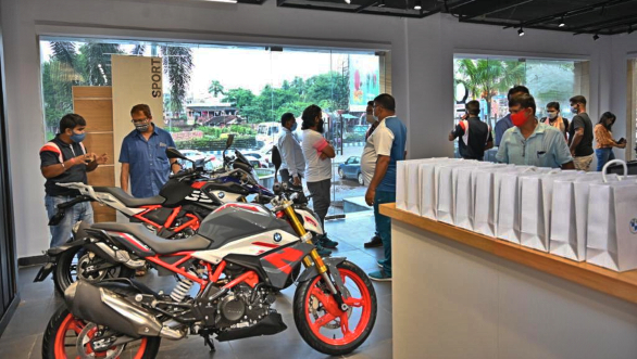 Bmw G 310 R And G 310 Gs Bsvi Arrives At Dealerships Across The Country Overdrive