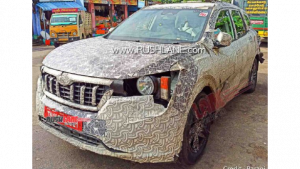 Upcoming 2021 Mahindra XUV500 SUV spied with widescreen infotainment