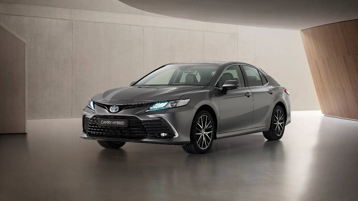 2021 Toyota Camry Hybrid facelift unveiled internationally - Overdrive