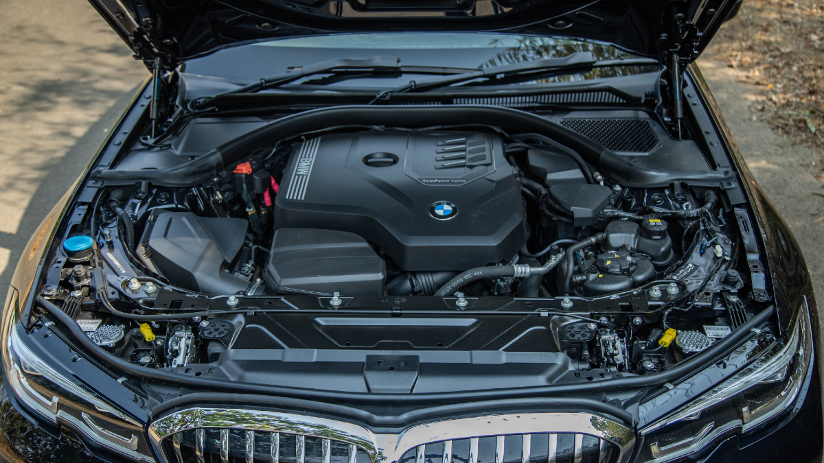 2021 BMW 330Li Gran Limousine petrol engine