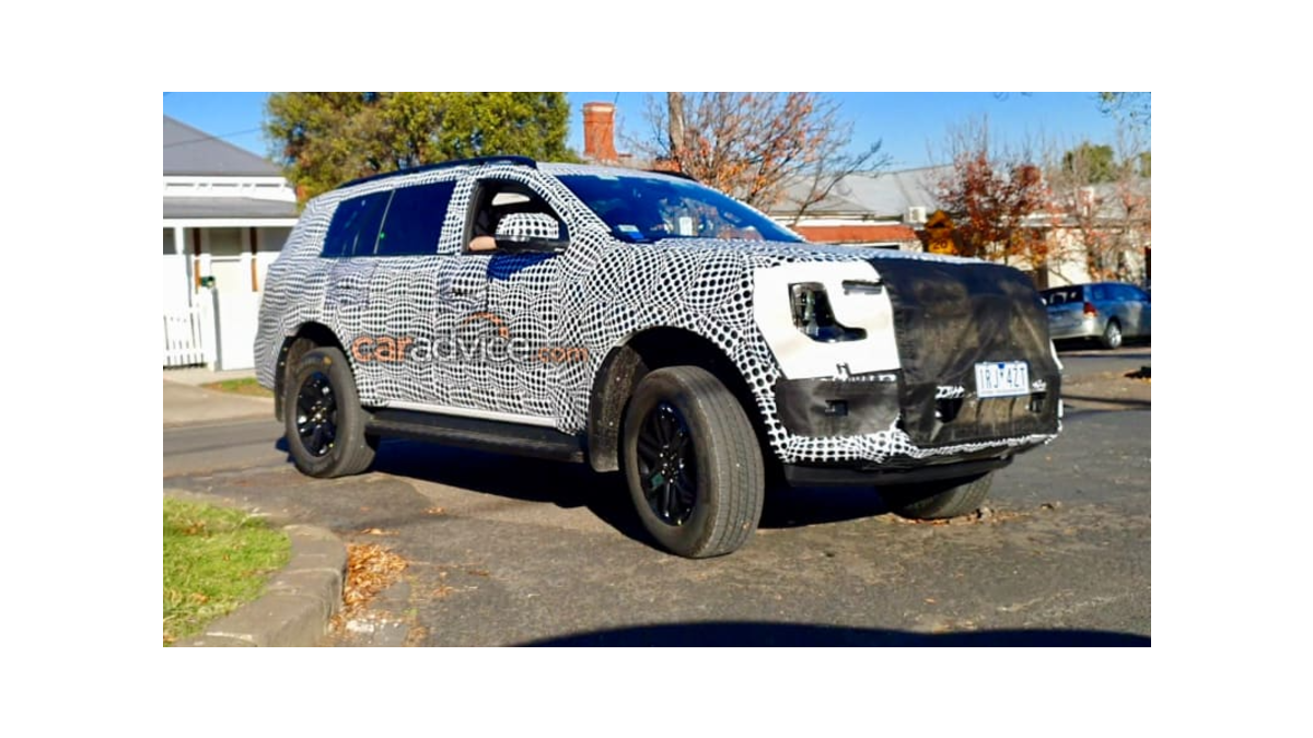 2022 Ford Endeavour front quarter spy image