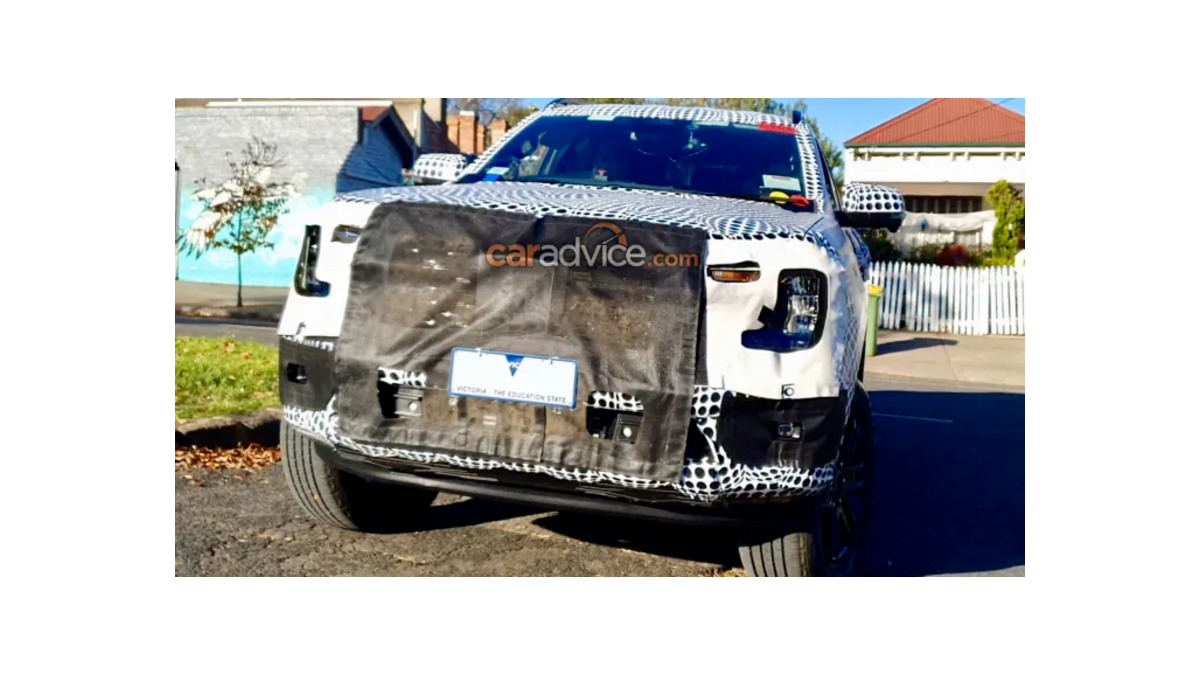 2022 Ford Endeavour front spy image