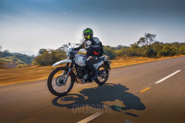 Hero xpulse 200 online on road