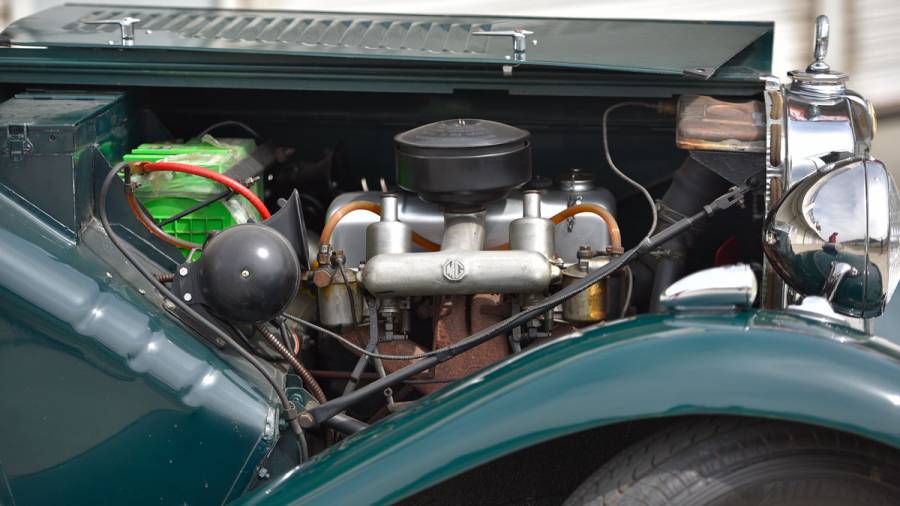 1952 MG-TD takes on the Madras Motor Race Track
