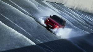 2024 Range Rover Sport makes dramatic debut by climbing a flooded dam in Iceland