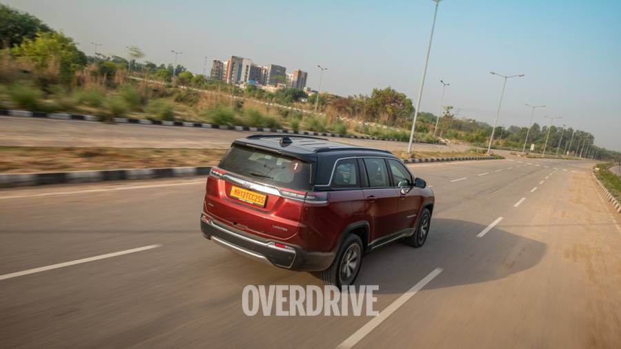 2022 Jeep Meridian exterior rear tracking