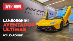 Lamborghini Aventador Ultimae walkaround - last non-hybrid Lambo V12 goes with a blast!