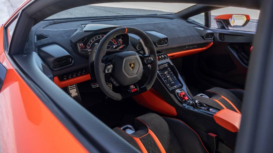 Lamborghini Huracan Tecnica interior