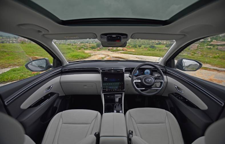 2022 Hyundai Tucson interior dashboard