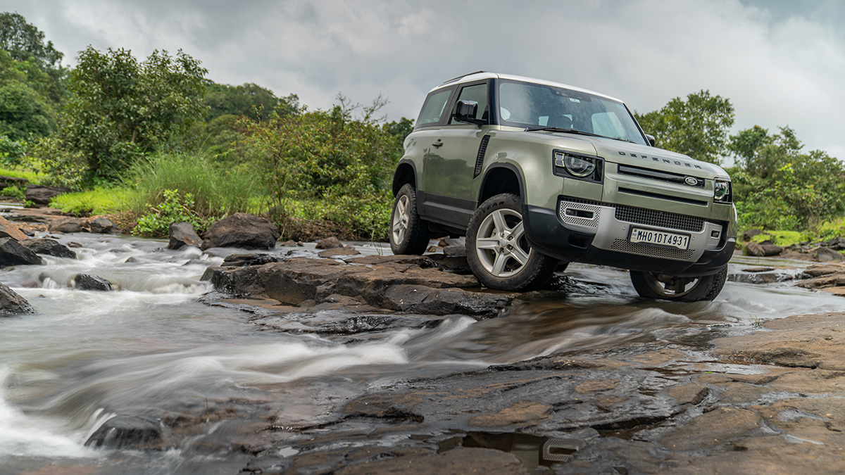 Defending The Endangered Land Rover Defender Overdrive