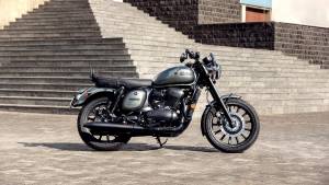 Jawa 42 and Yezdi Roadster available in new colours