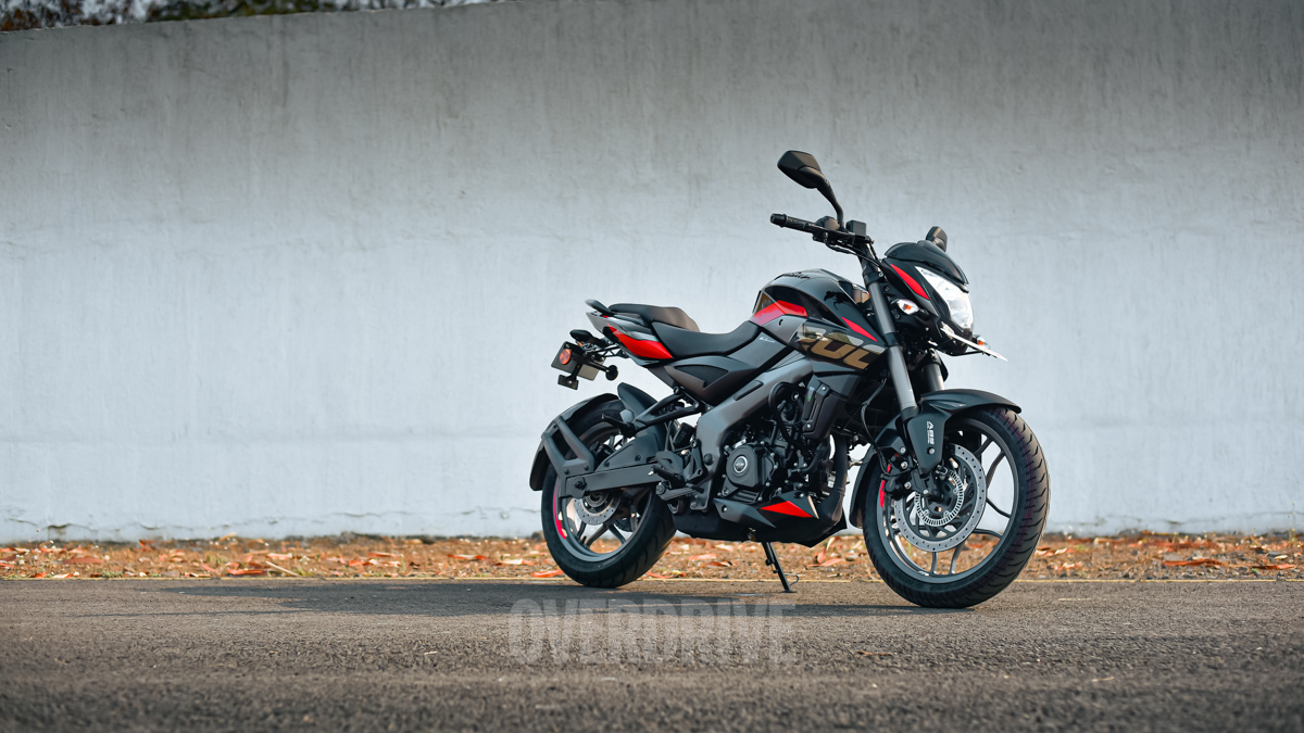 apache rtr 200 4v on road price