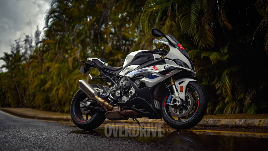 https://stat.overdrive.in/wp-content/uploads/2023/06/2023-BMW-S1000RR-163-900x506.jpg
