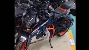 First sightings of the production-spec new KTM 390 Duke
