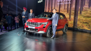 Kia Sonet facelift makes its debut in India