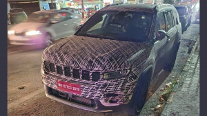 Jeep Meridian 2.0 continues testing under camouflage