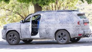 Renault Duster based 7-seater Bigster spotted testing
